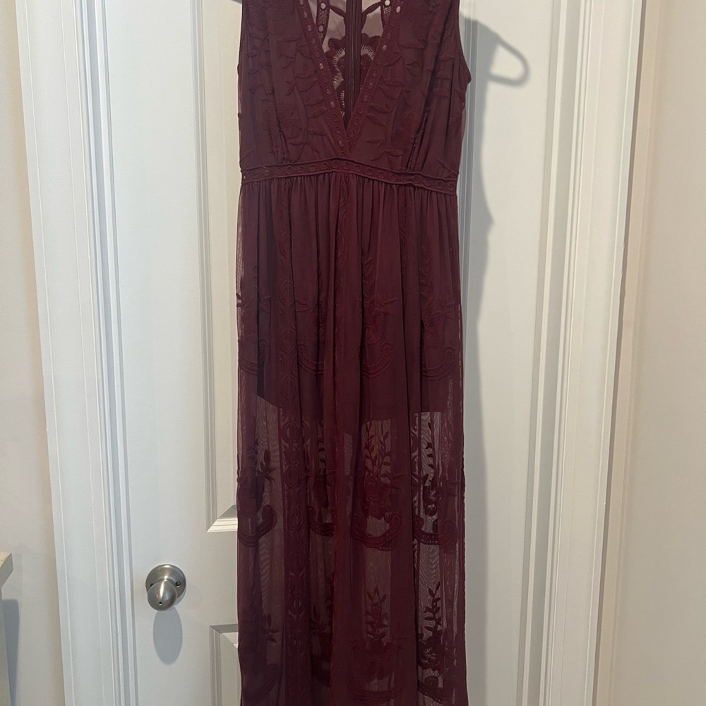 Elegant Burgundy Lace Maxi Dress